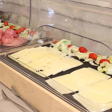 بست ويسترن موديرنو فيردي جنوة