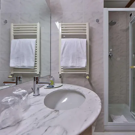 Western Moderno Verdi 4* Genua